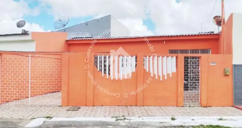 Casa Ampla à Venda no Bairro Siqueira Campos | 3 Quartos, 1 Suíte, Quintal Espaçoso e 3 Vagas de Garagem