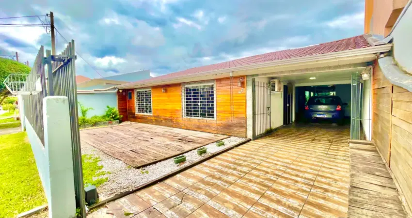 Casa térrea à venda em Pinhais com 200 m² construídos e grande área gourmet