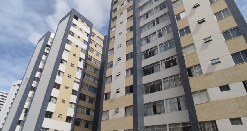 Apartamento à venda, 2/4, suíte, 72m2, vaga de garagem