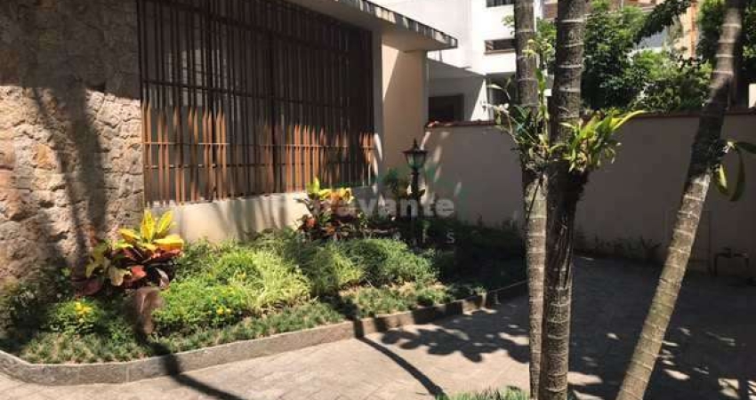 Sobrado com 305 m² úteis pertinho do Canal 3