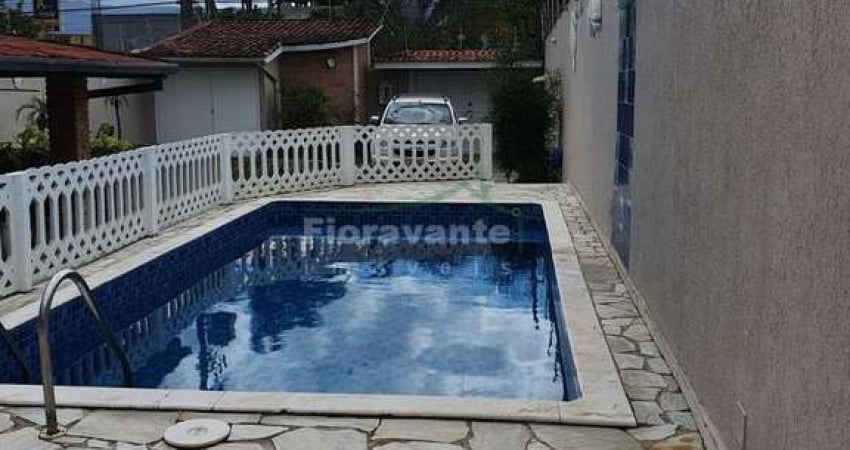 Casa com 6 quartos, Praia das Palmeiras, Caraguatatuba - R$ 990 mil, Cod: 7644