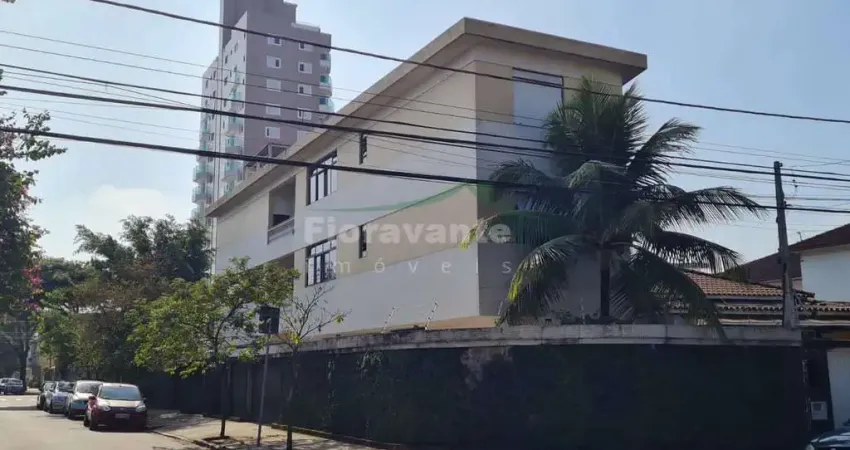 Prédio com 3 aptos., churrasqueira, piscina, 5 vagas.