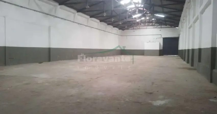 ARMAZÉM NA VILA MATHIAS COM 945m² total - RUA RECÉM REFORMADA