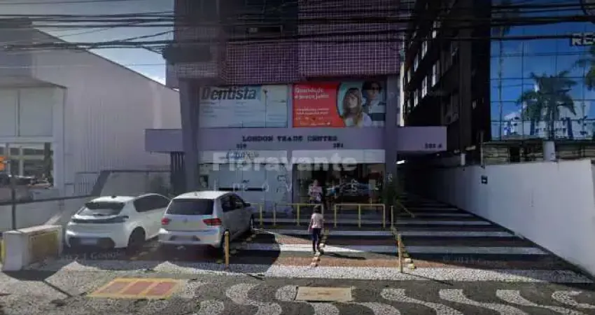CONJUNTO COMERCIAL NA AV. ANA COSTA COM VAGA E PORTARIA 24HS