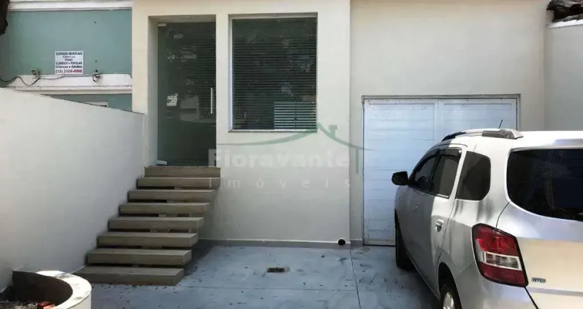 Casa comercial, 4 salas, quintal, edícula, 3 vagas de garagem.