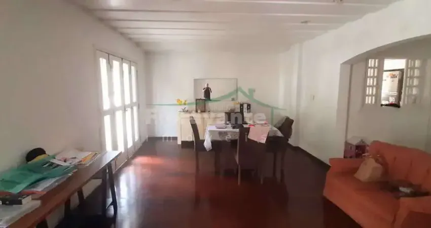 Apartamento espaçoso com perfil clássico e conforto no canal 3