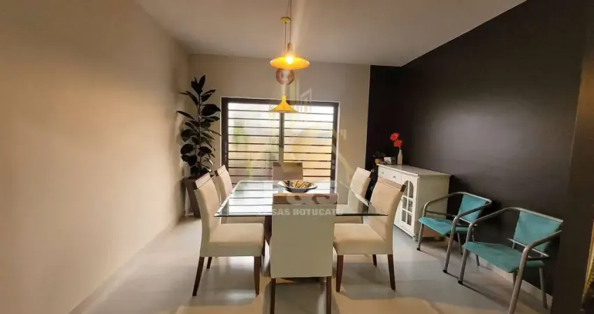 Casa no centro com 3 dormitórios, escritório e área verde!