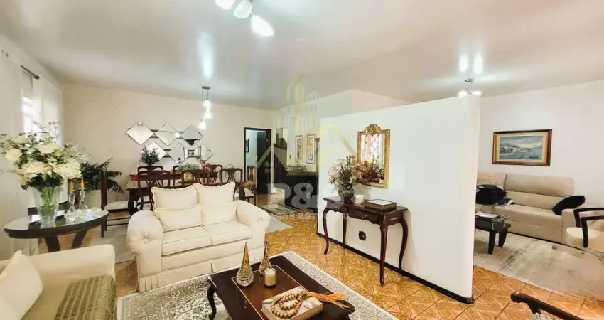 Casa ampla na Vila Sonia, Botucatu. Com 3 dormitórios e muito verde!