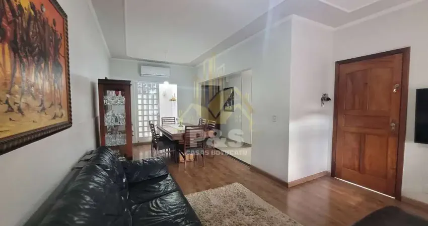 Casa com 3 dormitórios, área gourmet, quintal e fácil acesso a UNESP.