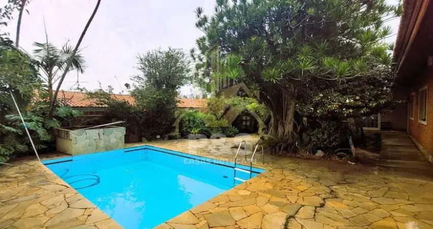 Casa com piscina na Vila dos Médicos, com 750m2 de terreno e 4 dormitórios!