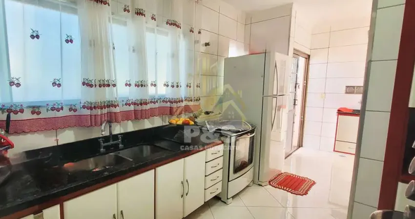 Casa com 583 m2 de terreno, 3 suítes, área gourmet completa e quintal!