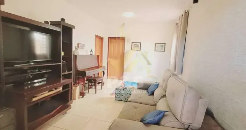 Casa com 2 dormitórios, sala ampla, cozinha em localização tranquila!
