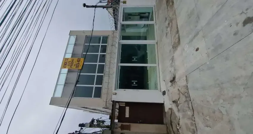 Prédio Comercial com 3 Pavimentos à Venda em Brás de Pina – Estrutura Completa e Versátil