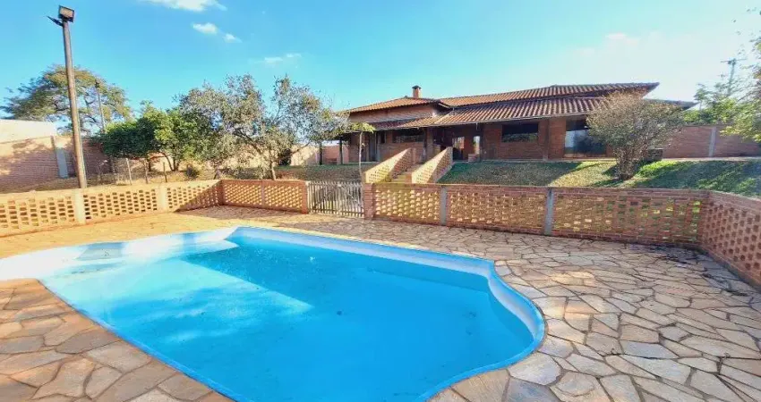 Chacara de luxo com piscina e churrasqueira em condominio fechado!