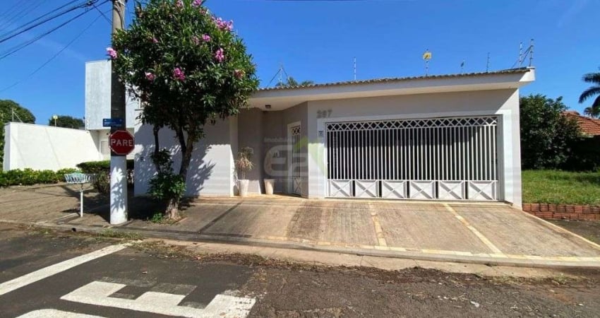 Casa terrea com 3 dormitorios e churrasqueira no Parque Santa Marta