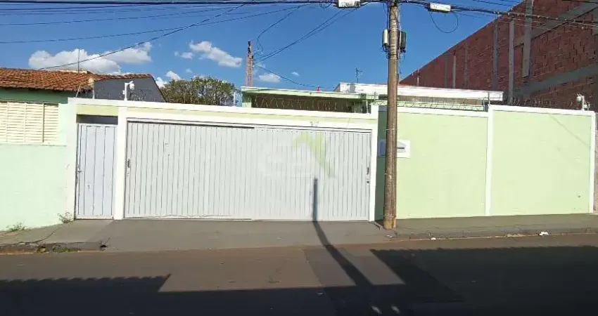 Casa padrao a venda na Vila Marcelino, Sao Carlos - 3 dormitorios e 4 garagens!