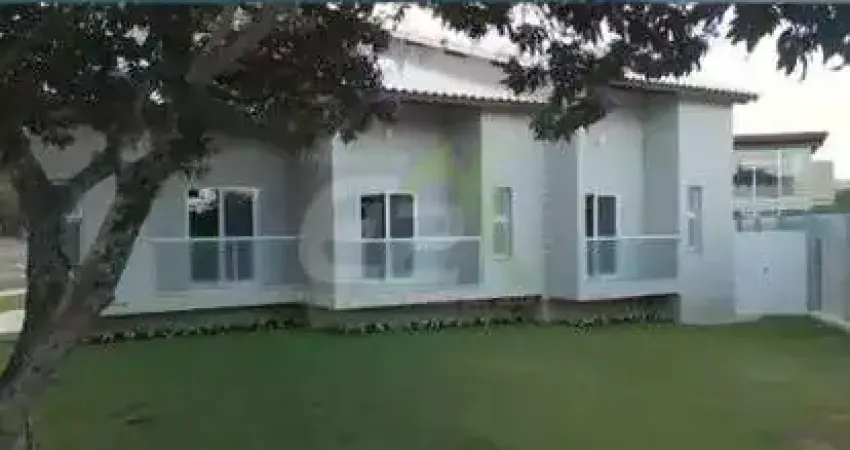 Apresentamos esta sofisticada residencia terrea, localizada em um dos condominios mais prestigiados da regiao. Com projeto arquitetonico contemporaneo