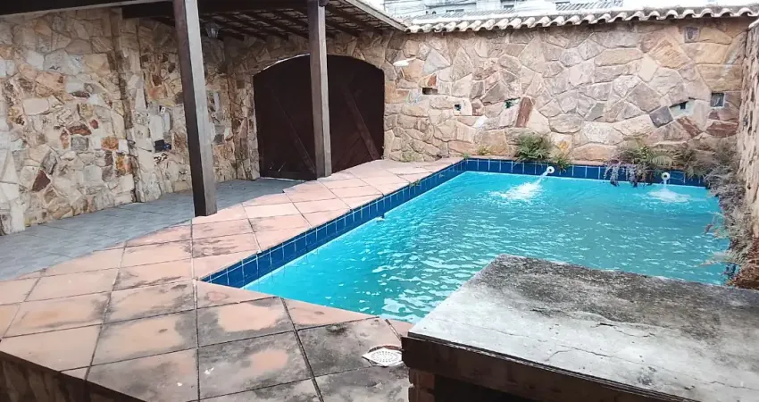 Vendo linda casa ampla c/ 3 quartos com piscina garagem ampla