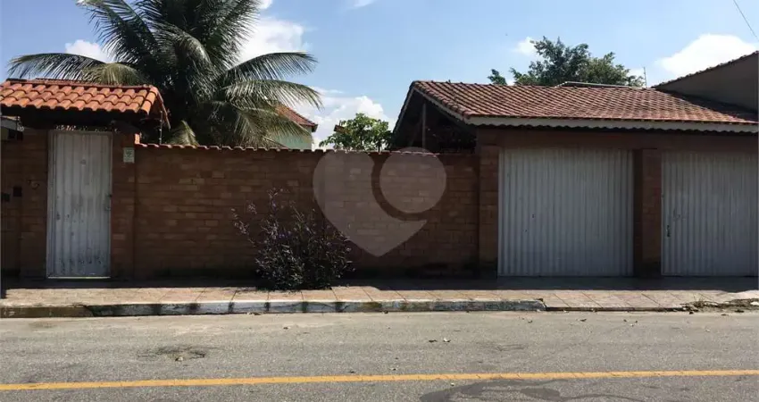 Casa com 3 quartos à venda ou para locação em Centro - RJ