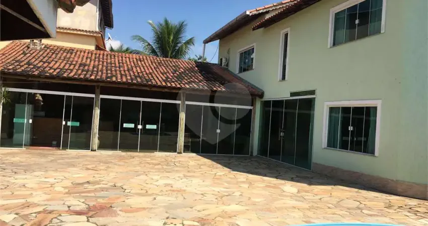 Casa com 3 quartos à venda ou para locação em Centro - RJ