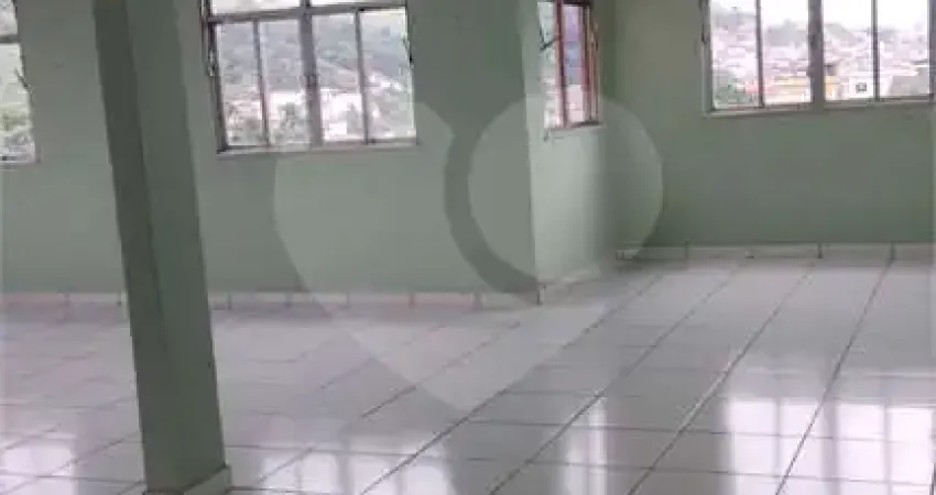 Casa com 3 quartos para alugar na Rua Frei Henrique Soares, 1400, Jardim Cidade do Aço, Volta Redonda