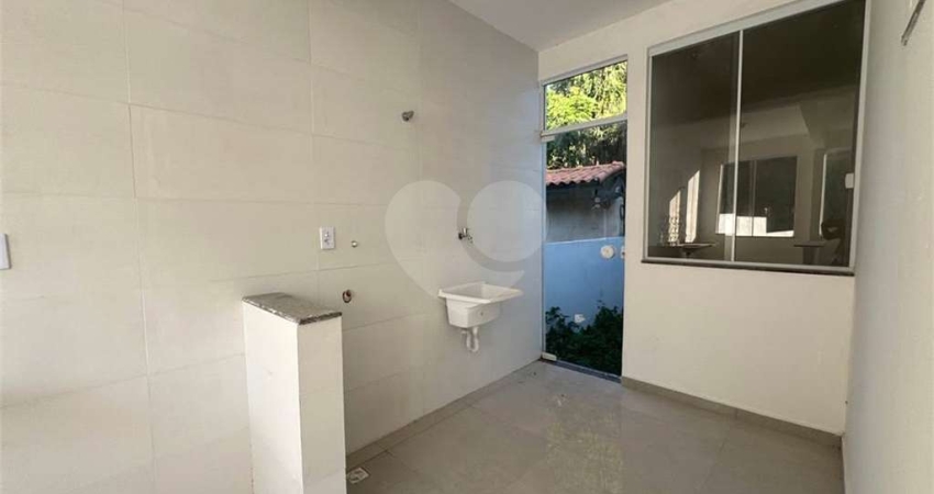 Casa em condomínio fechado com 2 quartos à venda na Vinte E Um De Abril, Roma, Volta Redonda
