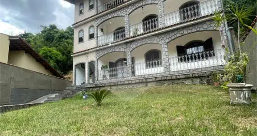 Apartamento com 4 quartos à venda na Rua Sessenta e Dois-A, 85, Sessenta, Volta Redonda