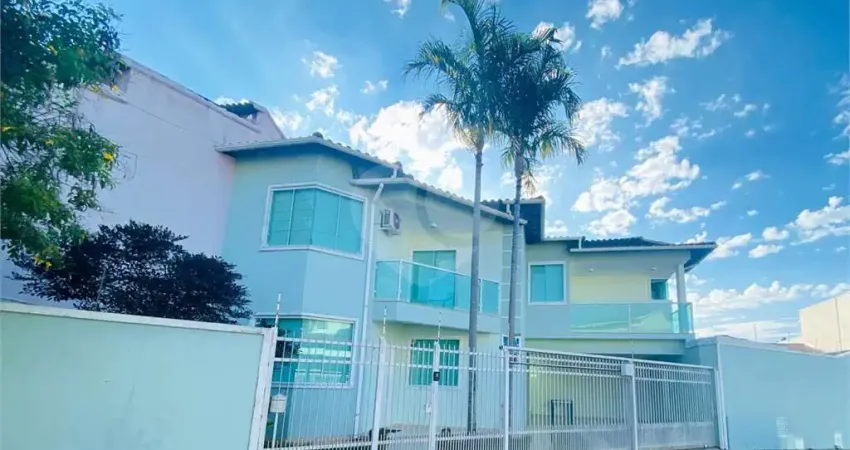 Casa com 3 quartos para alugar na T, Jardim Amália, Volta Redonda