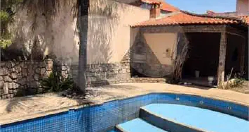 Casa com 3 quartos à venda na Rua Romeu da Costa Vieira, 165, Jardim Belvedere, Volta Redonda