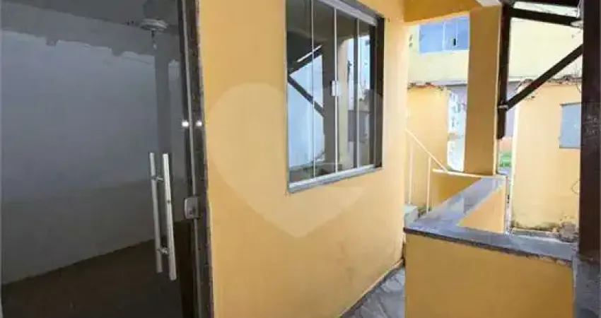 Casa com 2 quartos para alugar na Rua Moçambique, 259, Retiro, Volta Redonda