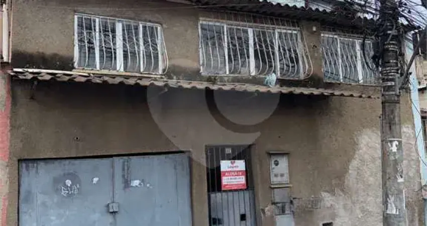 Casa com 3 quartos para alugar na Rua Moçambique, 116, Retiro, Volta Redonda