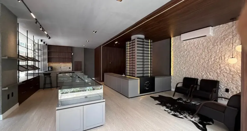 Aluga-se excelente sala comercial com 80 m², localização priveligiada!