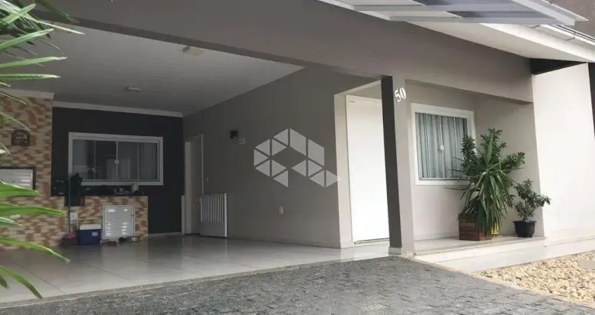 Casa 1 suíte + 2 quartos/dormitórios no bairro vila lalau em jaraguá do sul, sc