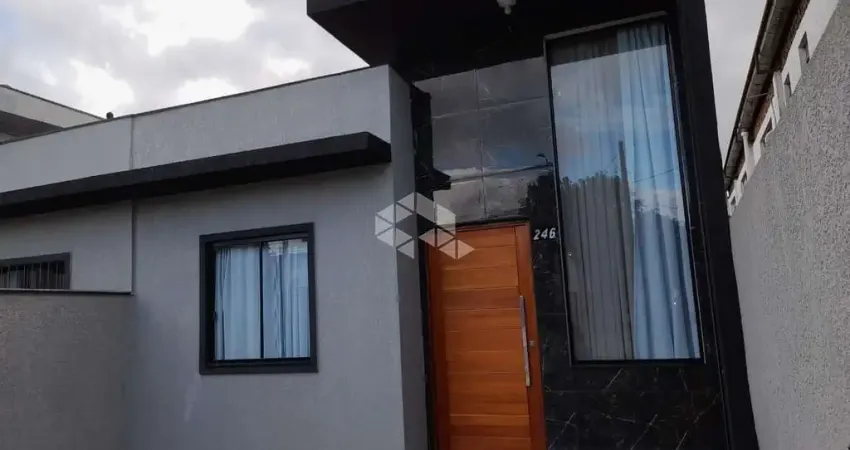 Casa 2 dormitórios com pátio frente e fundos Vila Fátima Cachoeirinha