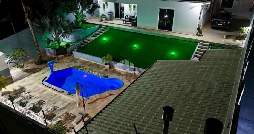 EXCELENTE CASA NA PRAIA DE FORA COM 03 DORMITÓRIOS SENDO 01 SUÍTE