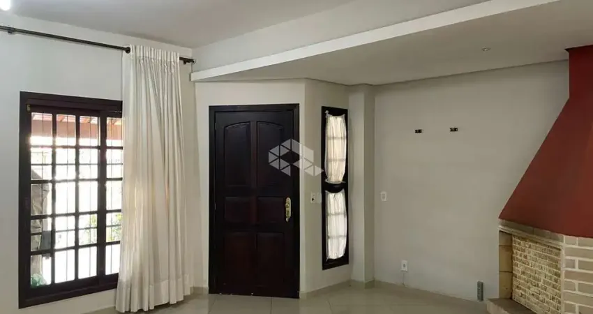 Lindo Sobrado com 3 dormitórios, pátio com área gourmet, garagem para 1 ou 2 carros