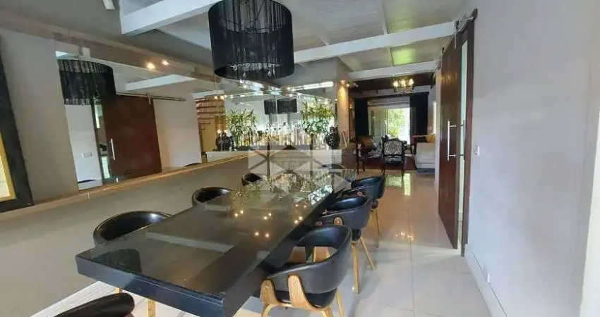 Casa com 3 Quartos e 4 banheiros à Venda, 323 m² por R$ 1.490.000