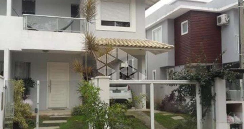 CASA NO BAIRRO CANASVIEIRAS - FLORIANÓPOLIS/SC.