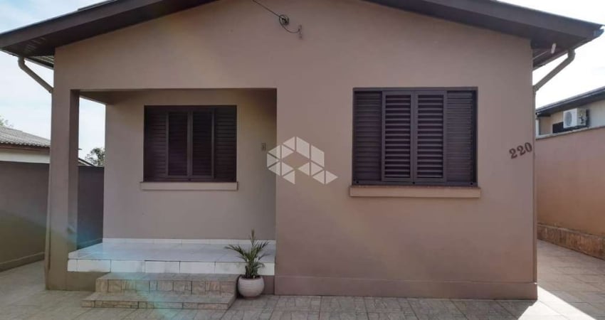 Casa á venda com 3 dormitórios/quartos, 3 vagas na garagem no Bairro Centro na cidade de Nova Santa Rita-RS.