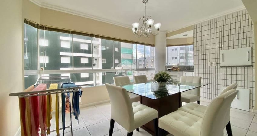 Apartamento com 2 dormitórios, sendo 1 suíte e 1 vaga no bairro Zona Nova