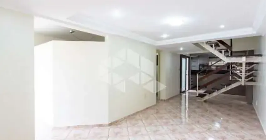 CASA EM CONDOMÍNIO FECHADO, 3 DORMITÓRIOS/1 SUÍTE COM HIDRO E 1 VAGA DE GARAGEM NO BAIRRO IPANEMA