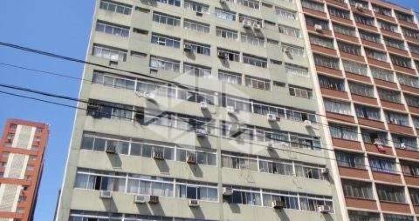 Sala comercial em tradicional prédio no centro de Porto Alegre, com 43,96 m² de área privativa