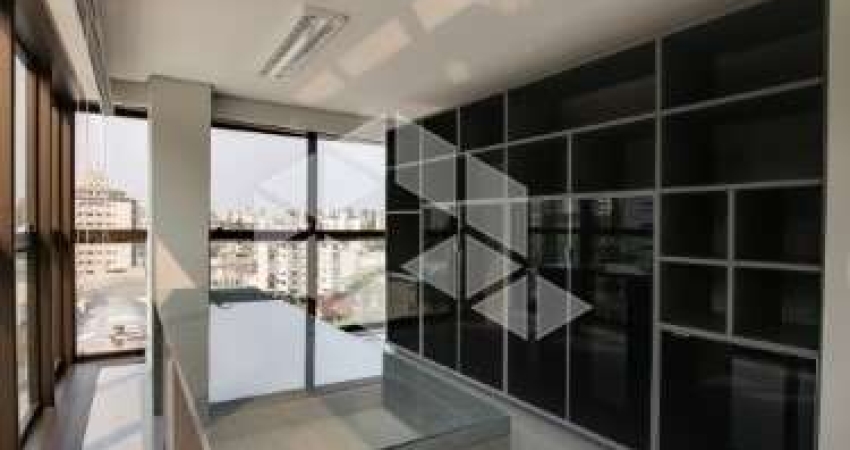 Sala com 67,68 m² e 01 box de garagem, Mobiliada no Bairro Pio X em Caxias do Sul!!
