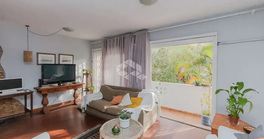 Apartamento à venda com 03 dormitórios / 03 quartos com suíte e 1 vaga de garagem na rua Engenheiro Olavo Nunes no bairro Bela Vista em Porto Alegre.