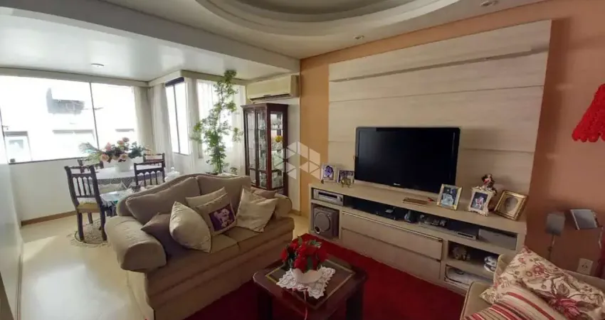 Cobertura Triplex de 2 dormitórios de 162,59 m²  com possibilidade de 3º quarto no bairro Menino Deus.