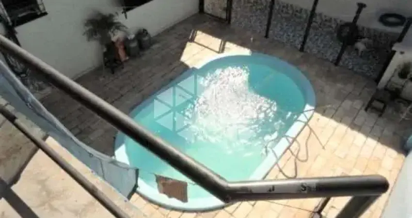 Casa de 3 quartos com piscina no bairro Santa Tereza