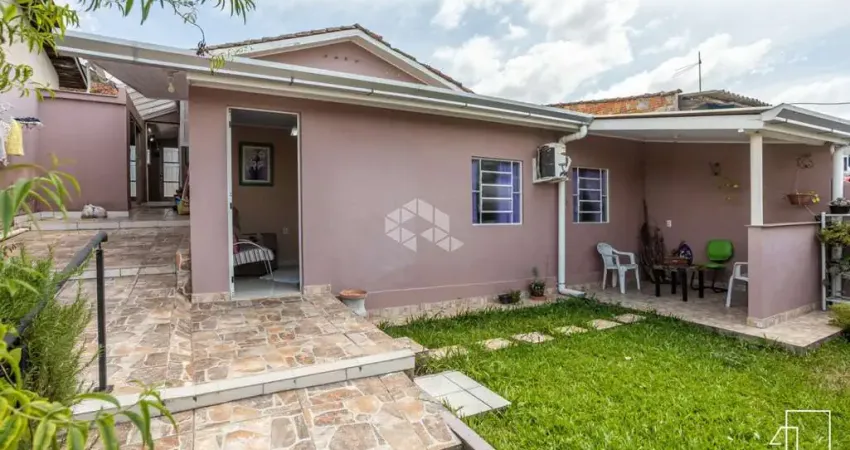 Casa 2 dormitorios, 139m², sala de estar com lareira, cozinha planejada, patio, churrasqueira. à venda no bairro nossa senhora das graças