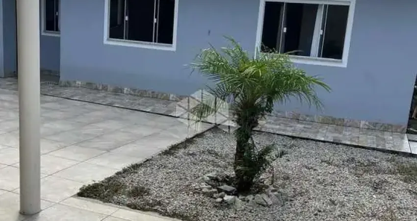 Casa com 03 quartos/dormitórios no bairro fundos, em biguaçu/sc