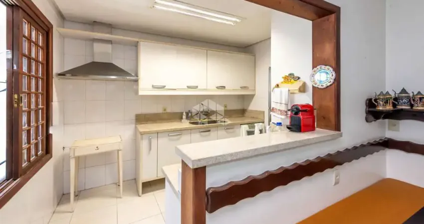 Casa térrea de 280m2 com 4 quartos, 02 suítes no bairro três figueiras próximo ao iguatemi.