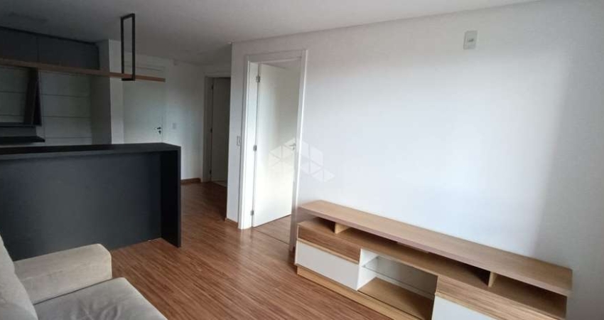 Apartamento com 1 dormitório com sacada e semi mobiliado